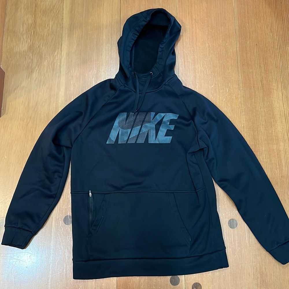 Men’s medium Hooded long sleeve front pocket sweatshirt